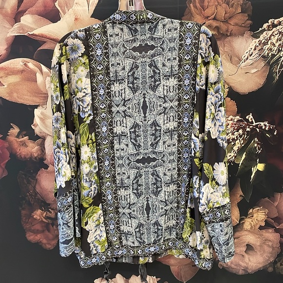 Free People zip style cardigan. Size M/L. - Picture 3 of 3